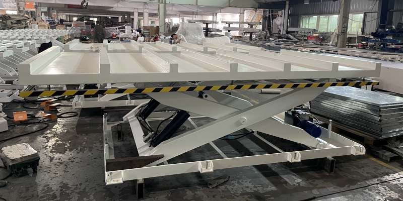 패널 가구를위한 6 개의 포크 위치가있는 유압 엘리베이터 : 맞춤형 재료 전송 솔루션